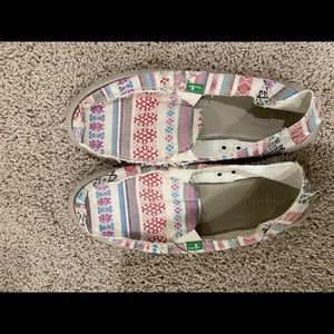 Sanuk shoes